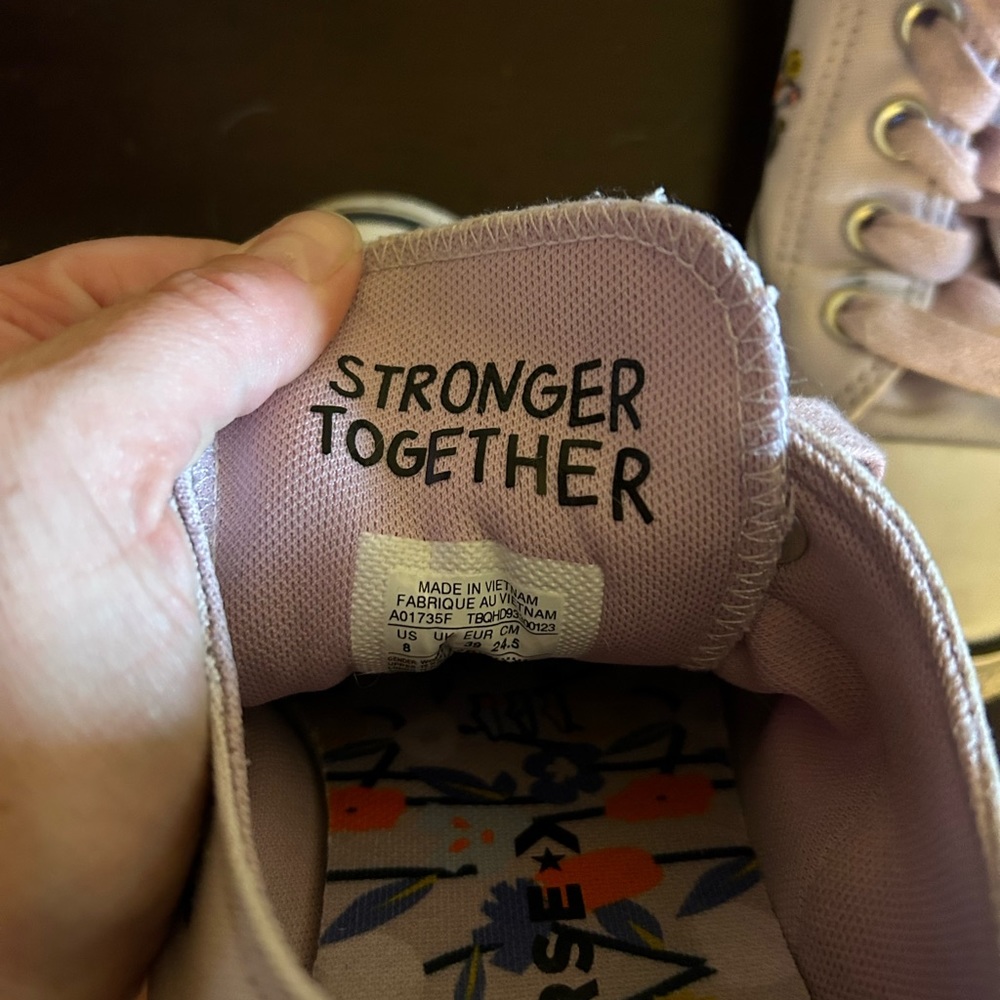 Converse - Picture 2 of 4